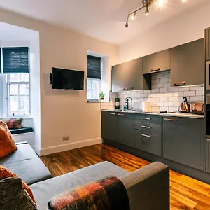  Apartment Writer's